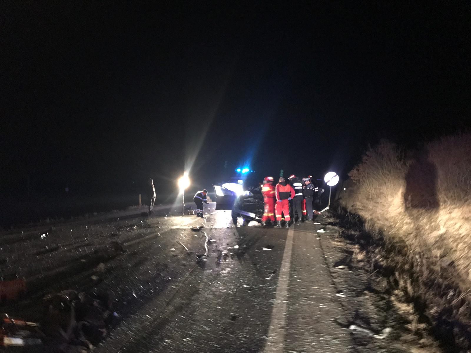 Doi morți și trei răniți, în urma unui accident grav FOTO