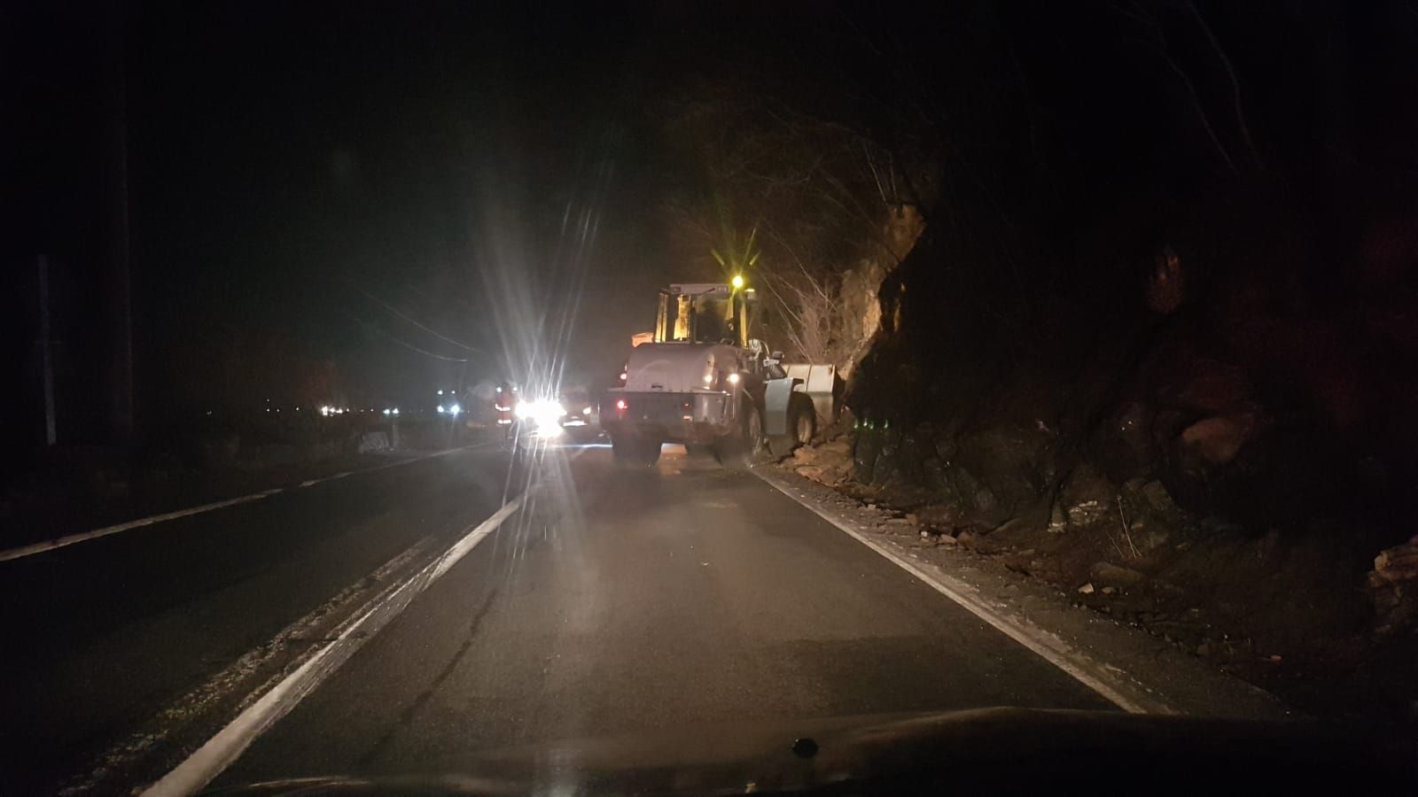 Căderi de pietre pe DN7 între Lazaret și Boița