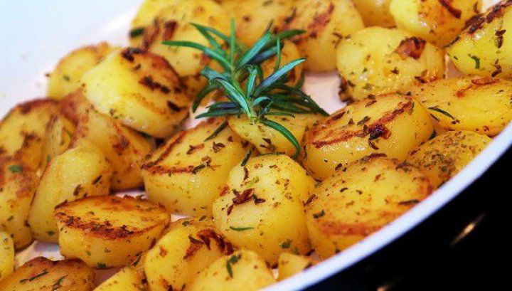 Cei mai buni cartofi la cuptor. Ingredientul care face toată diferenţa