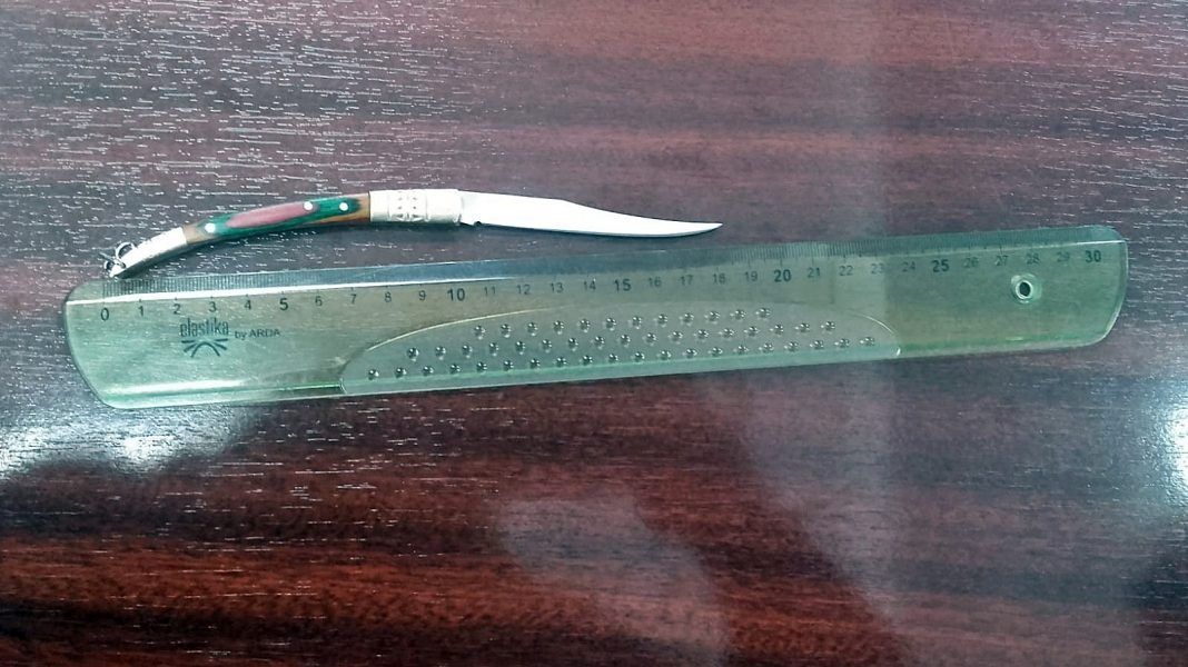 Un nou incident grav, un elev şi-a ameninţat un coleg cu cuţitul, în curtea şcolii