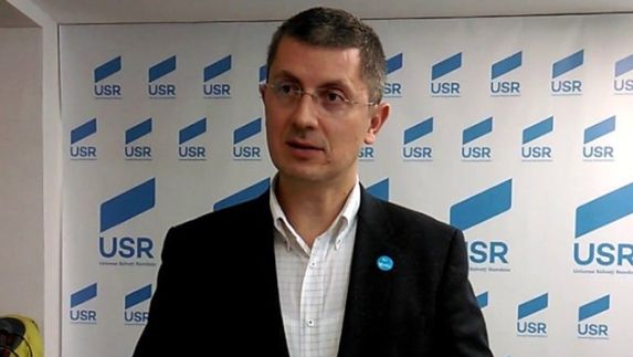 Pliante false cu mesajul "avortul obligatoriu", denunțate de liderii USR-Plus