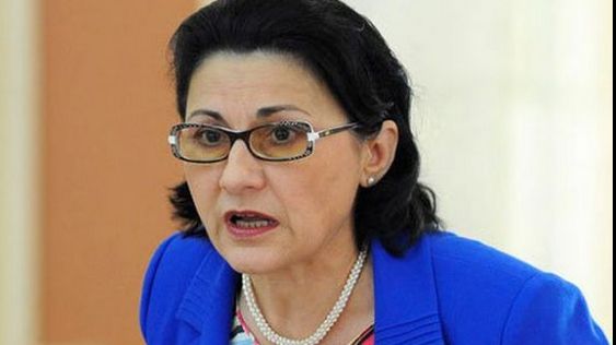 Profesorii au declanșat un protest cu banderole în școli. Ei acuză "haosul" din sistem