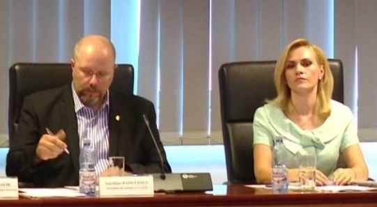 Se anunţă scandal la Primărie, PSD vrea să-l schimbe pe Bădulescu, Firea ameninţă