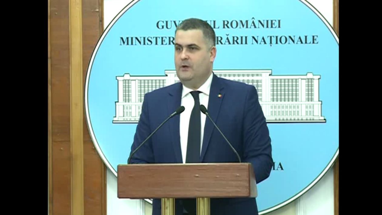 Ministrul Apărării, "împușcat" de o jurnalistă Realitatea TV: "Nu știu!" :)