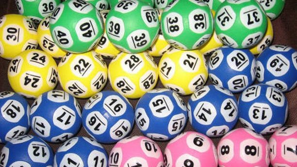 REZULTATE LOTO 14 FEBRUARIE: Report uriaş la Loto 6/49
