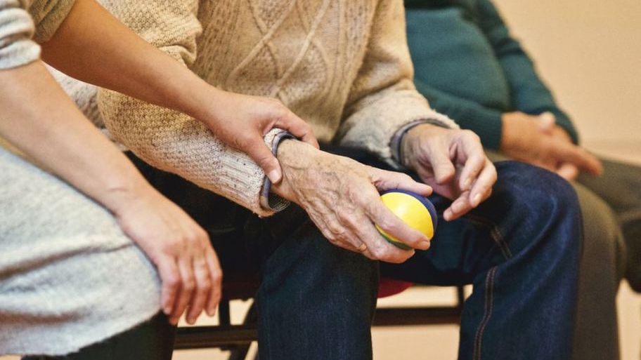Un tratament radical împotriva bolii Parkinson a fost testat pe oameni