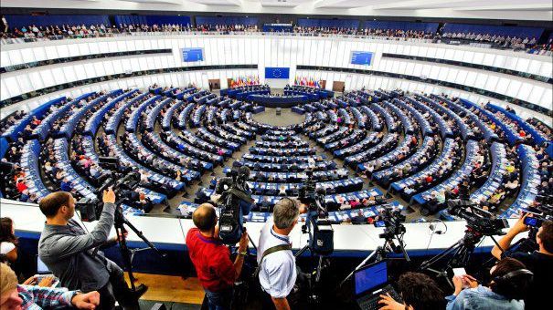 Oficialii UE au aflat din presă că sunt acuzați în România