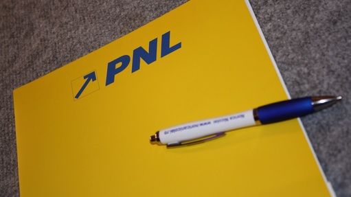 Nume grele din PNL trec în "barca" lui Tăriceanu