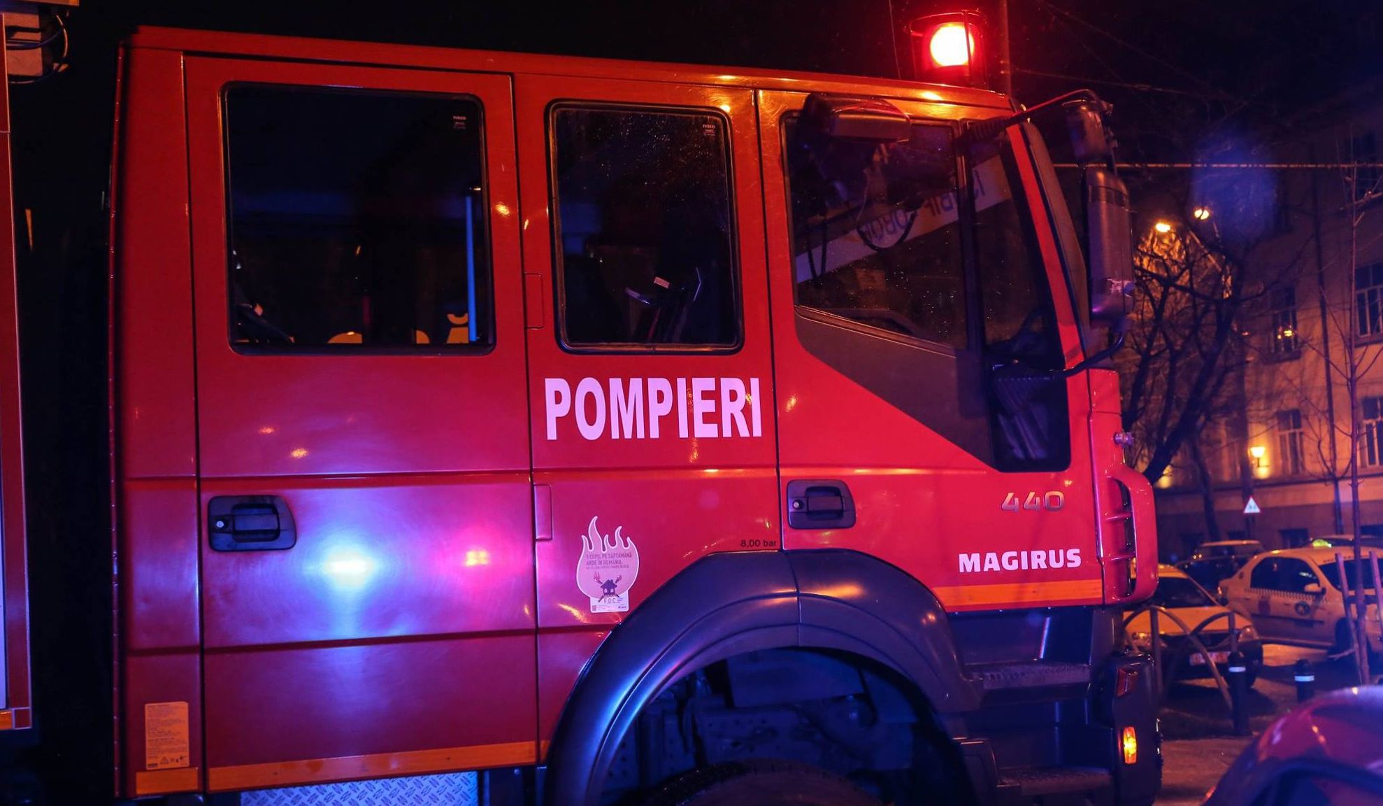 Incendiu violent într-un bloc din Cluj-Napoca: un rănit, 9 persoane evacuate