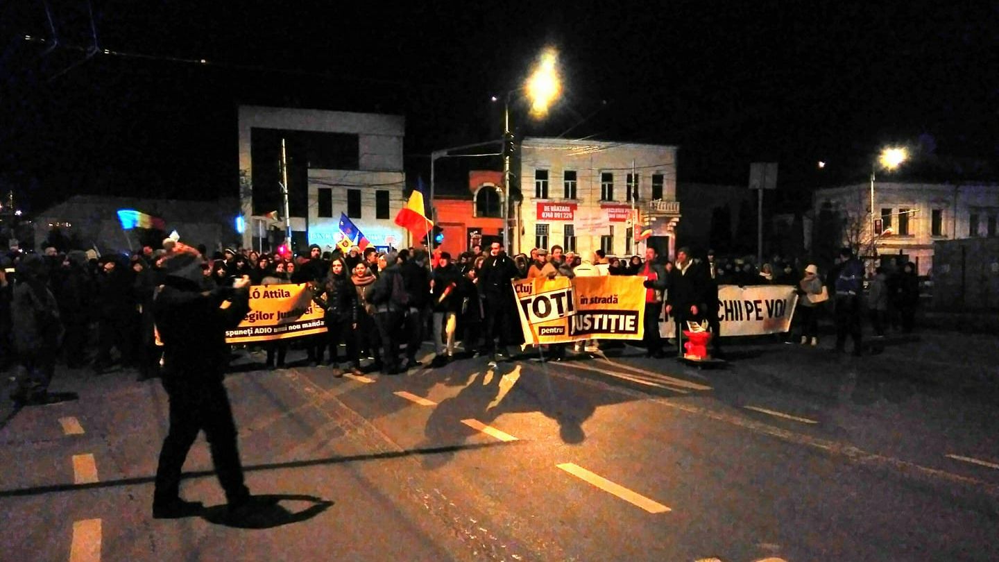 Protest la Cluj după ce Legile Justiţiei au fost modificate, din nou, prin Ordonanţă de Urgenţă