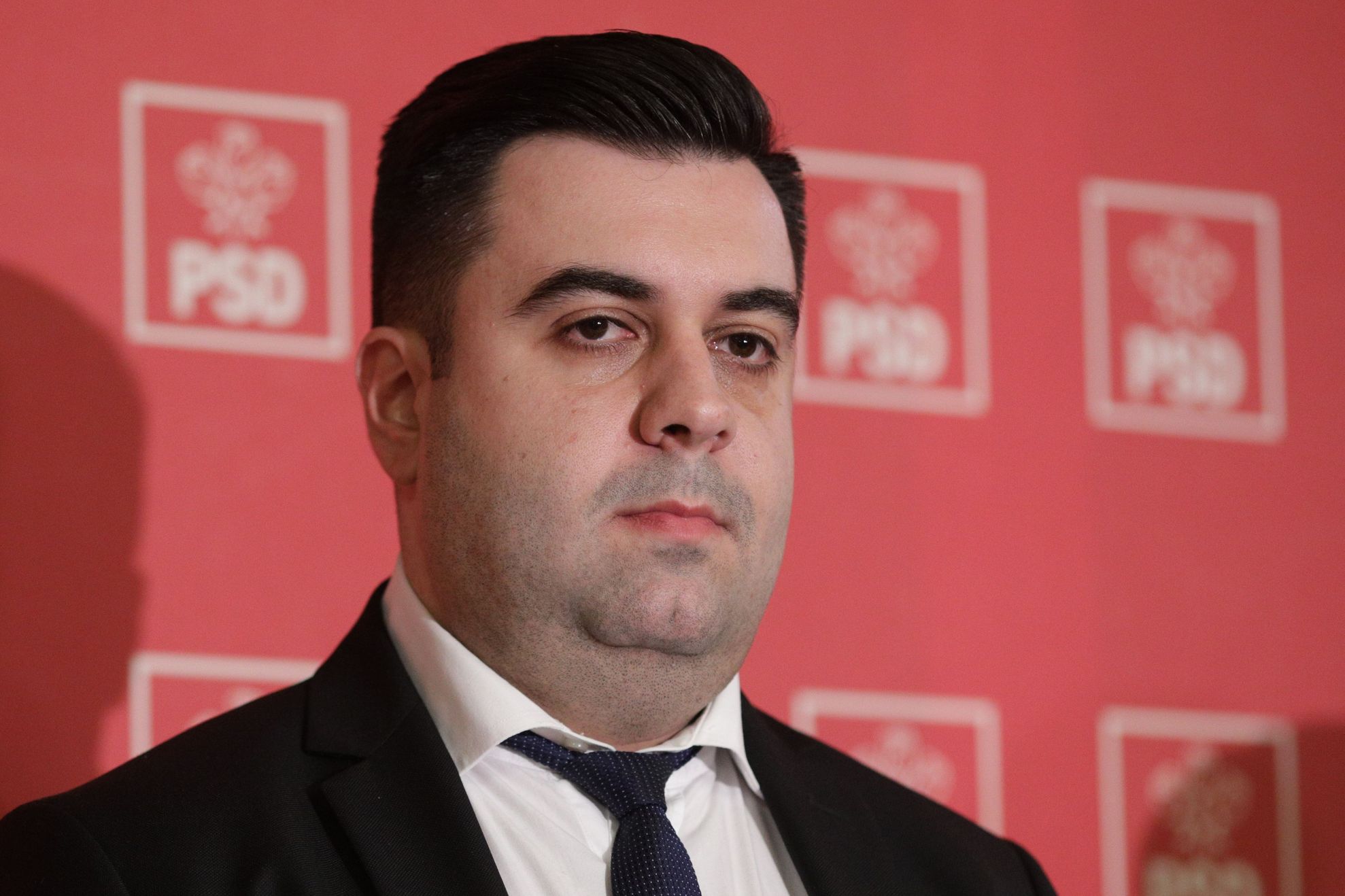 Ministrul Cuc nu își asumă nimic. Șova îl face praf