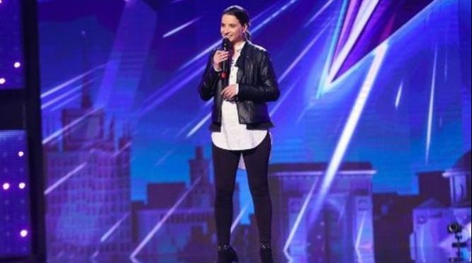 ROMÂNII AU TALENT. Croitoreasa cu voce de aur a primit Golden Buzz de la Mihai Petre 