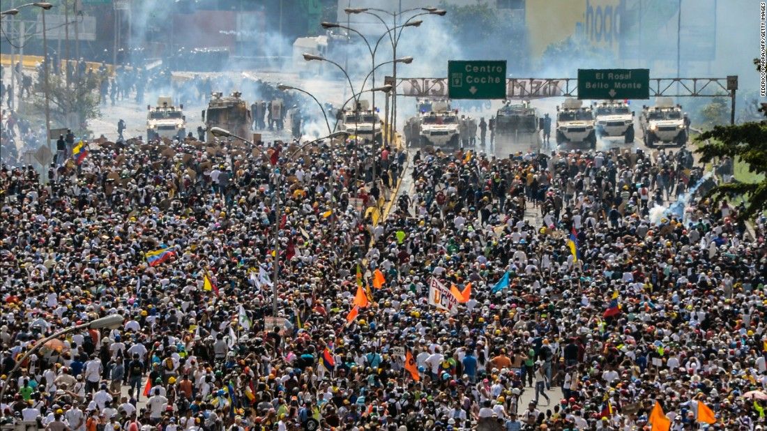 Venezuela, pe marginea abisului. Puterile UE îl recunosc pe Guaido drept președinte. Furia Rusiei