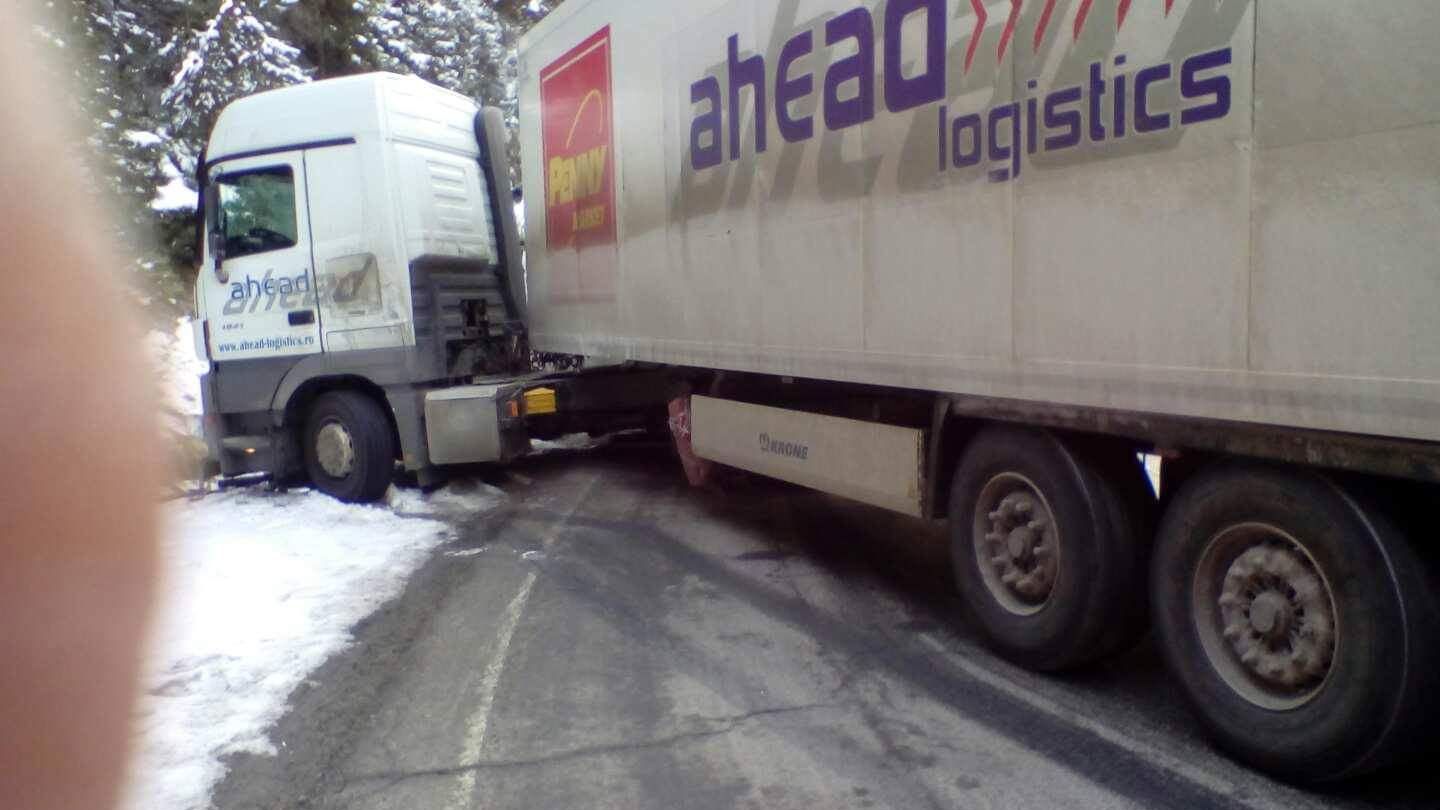 Accident grav în Harghita: Două TIR-uri s-au ciocnit