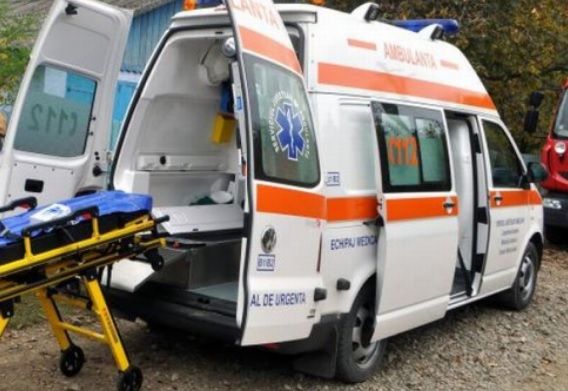 Impact devastator între o utilitară și un autoturism, în jud. Vrancea: două victime