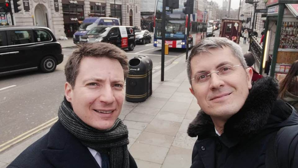 Lumeapolitica.ro: Caramitru Andrei Dragoș "cel tare-n tată"