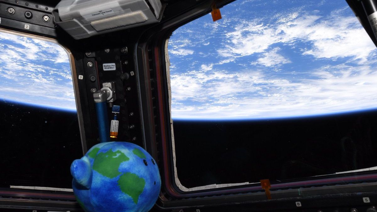 Premieră în istoria omenirii. Două femei vor ajunge în spațiul deschis 