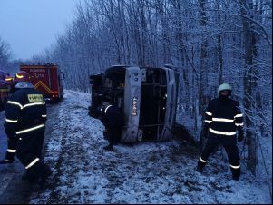 Microbuz cu 25 de pasageri, răsturnat! A fost activat planul roșu de intervenție 