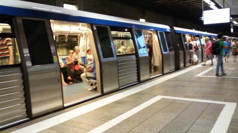 Bărbat căzut pe linia de metrou, în staţia Ştefan cel Mare