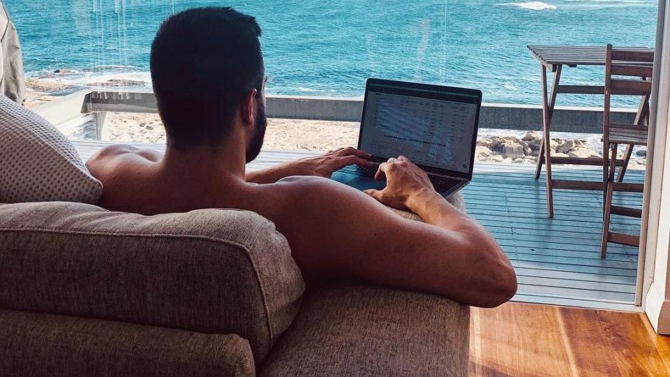 Acest milionar caută un asistent pe care îl va plăti cu zeci de mii de euro pe lună