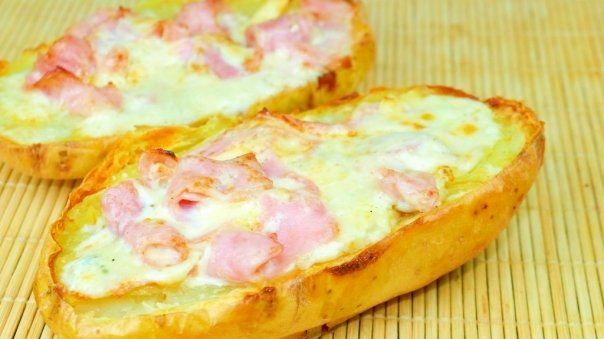 Cartofi umpluţi cu telemea şi şuncă. O reţetă extrem de simplă şi gustoasă!