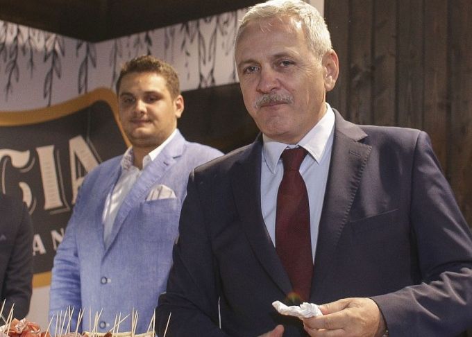 Fiul lui Liviu Dragnea, huiduit de mulțime la Craiova, protejat de mulți bodyguarzi și de Poliție
