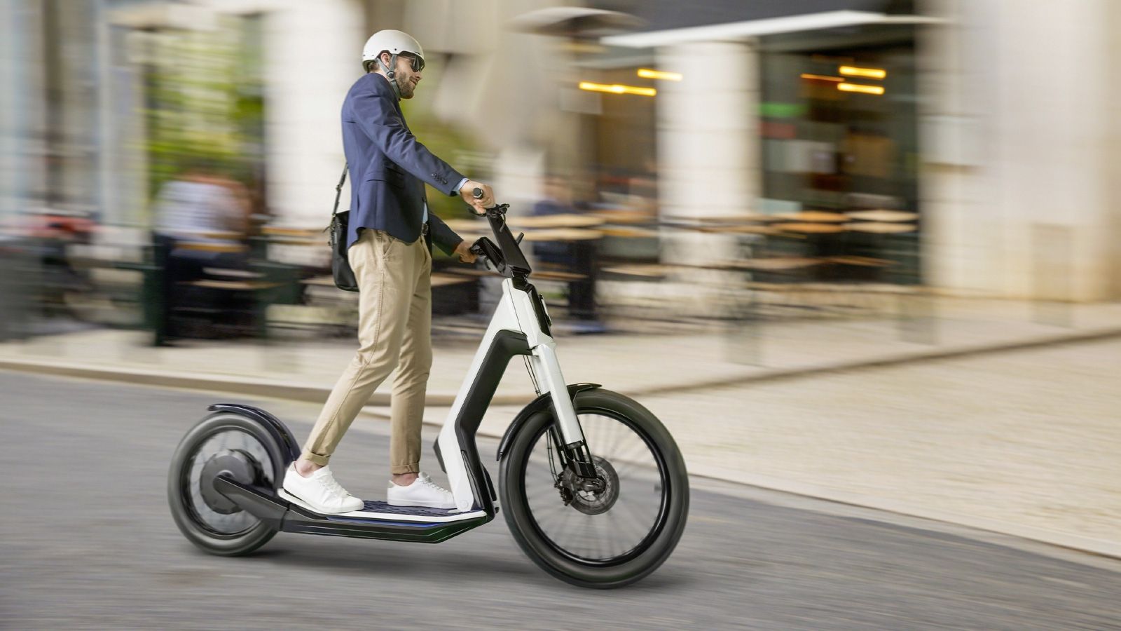 FOTO+VIDEO Un constructor auto prezintă alternativa la mașină: scuterul electric