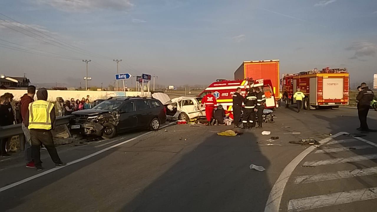 Accident grav la Avrig, un mort şi doi răniţi (GALERIE FOTO)