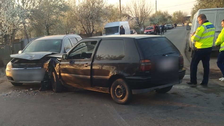 Beat şi fără permis, a provocat un accident