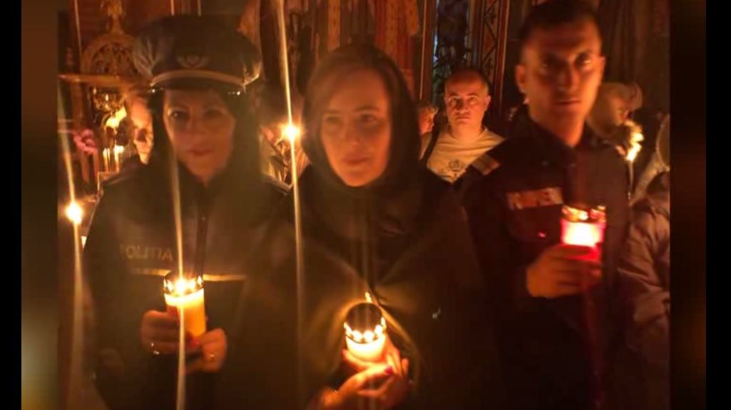 Politicienii, de la biserică, direct pe Facebook