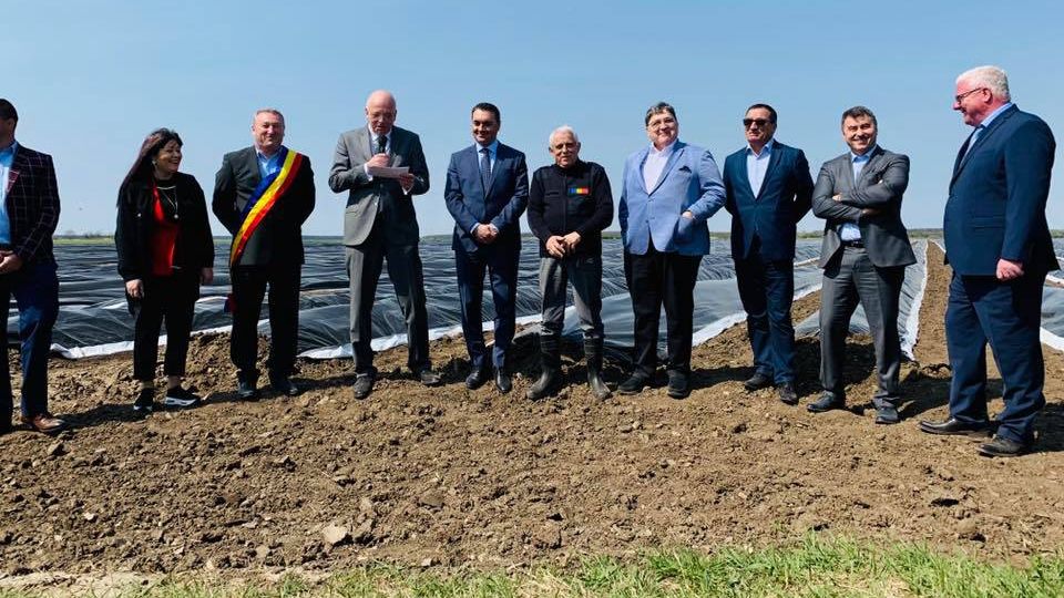 Petre Daea a lăsat cormoranii pentru sparanghel