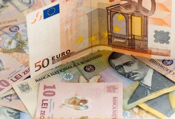 Analiștii financiari, previziuni sumbre pentru curs. Euro va depăși 4,85 de lei