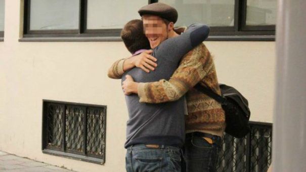 Sub pretextul că îl cunoaște, l-a îmbrățișat și i-a sustras 2.680 lei din buzunar