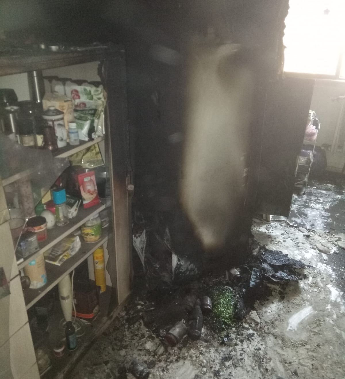 Incendiu puternic într-un apartament din Constanța. O persoană a fost rănită