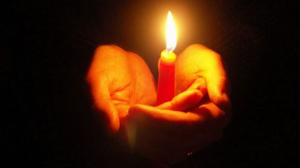 Constanţa: Femeie intoxicată cu fum după ce garsoniera i-a luat foc de la o lumânare