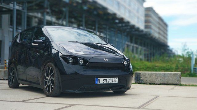 Mașina cu panouri solare e cel mai prietenos vehicul cu mediul