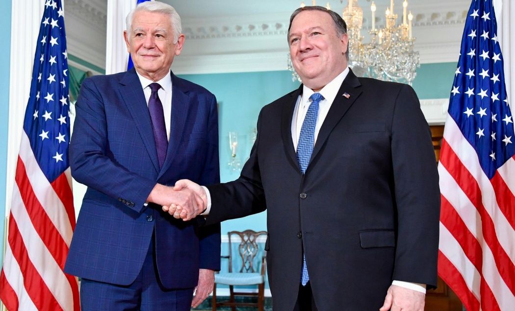 Lovitura lui Trump. Meleșcanu, presat pe tema corupției, de șeful diplomației SUA Mike Pompeo