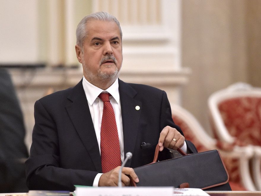 Adrian Năstase: "Pe când o vizită a lui Iohannis la Moscova?"