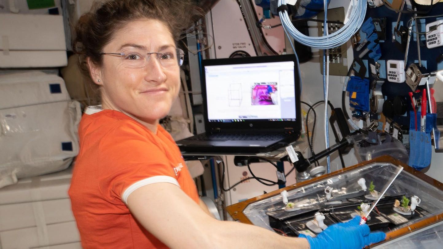 Femeia care va bate recordul NASA. Va petrece aproape un an în spațiu