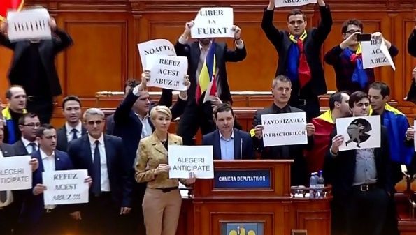 PNL și USR atacă modifcările Codurilor Penale la CCR