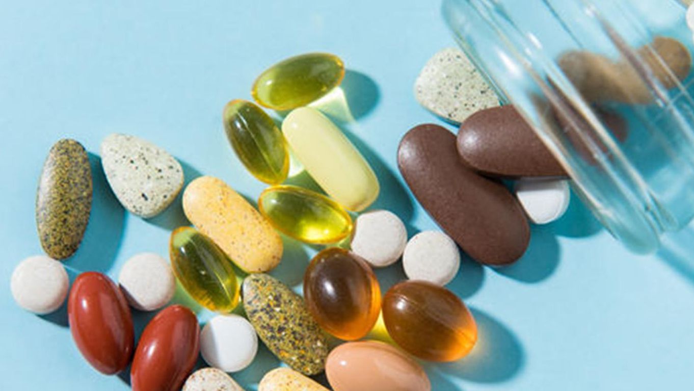 Pericolul la care se expun conștient o mulțime de români! Cum trebuie să iei vitamine?