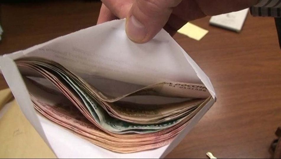 Primar din România, prins că a luat mită de 172 de ori!