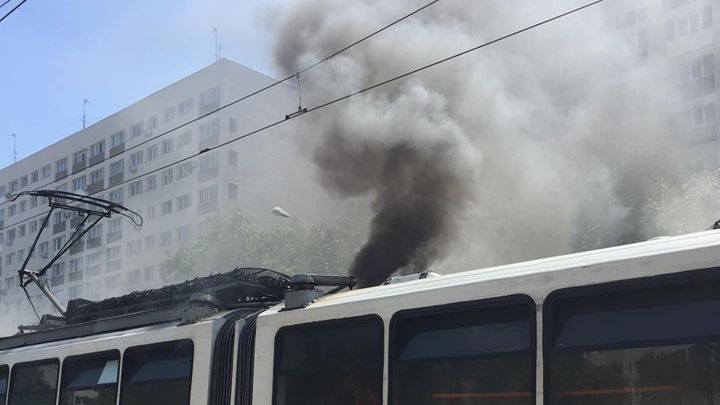 Tramvai în flăcări, în zona Dristor din Capitală