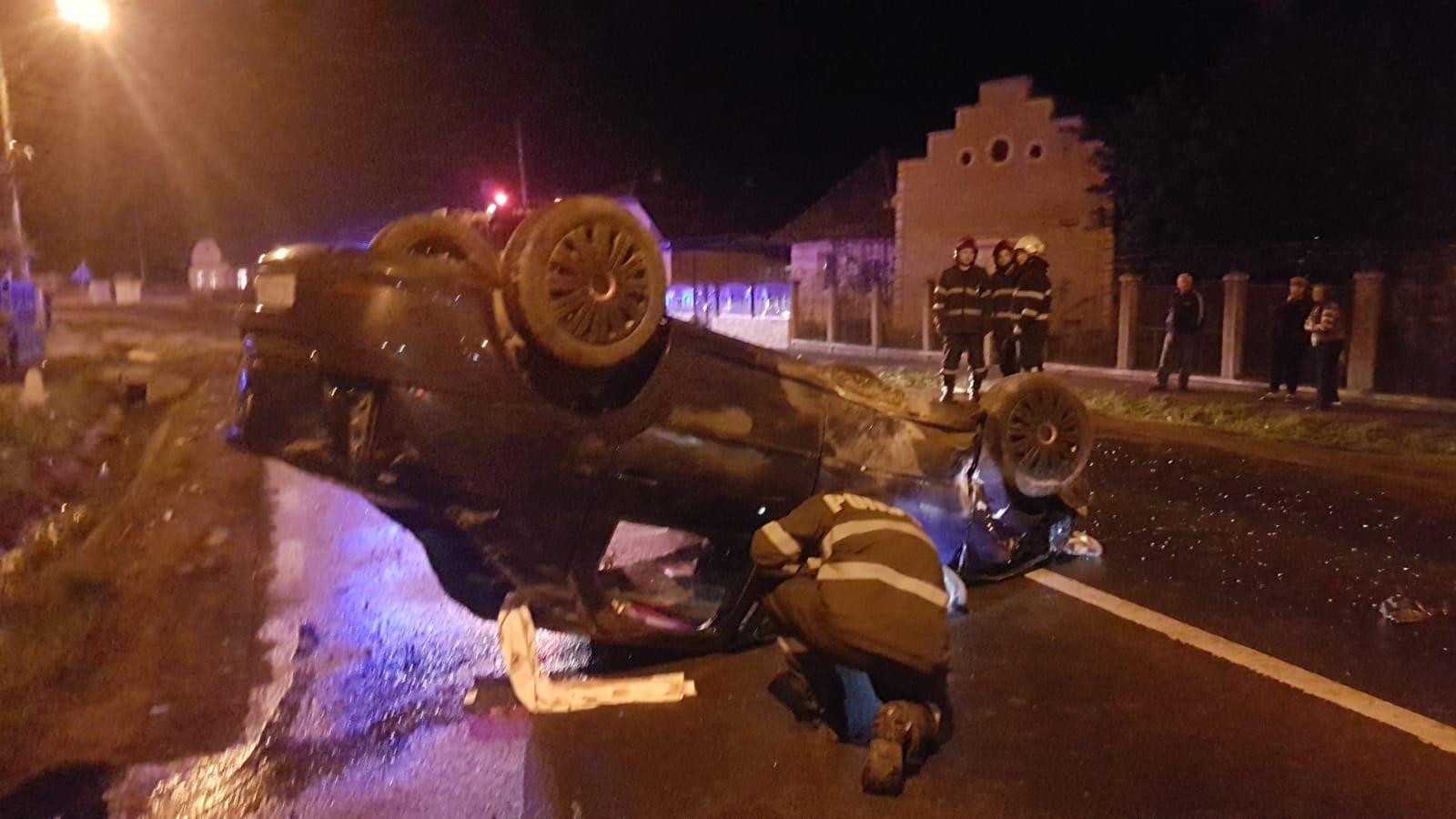 Accident cumplit produs de o șoferită beată. Cinci persoane, de urgență la spital 