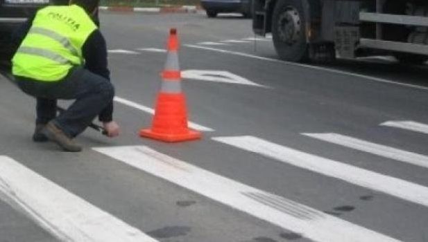 Bărbat lovit de un autocar pe trecerea de pietoni