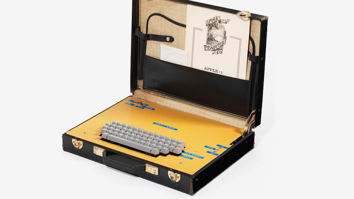 Acest calculator are mai mult de 40 de ani și costă o avere! De ce s-a ajuns la așa ceva?