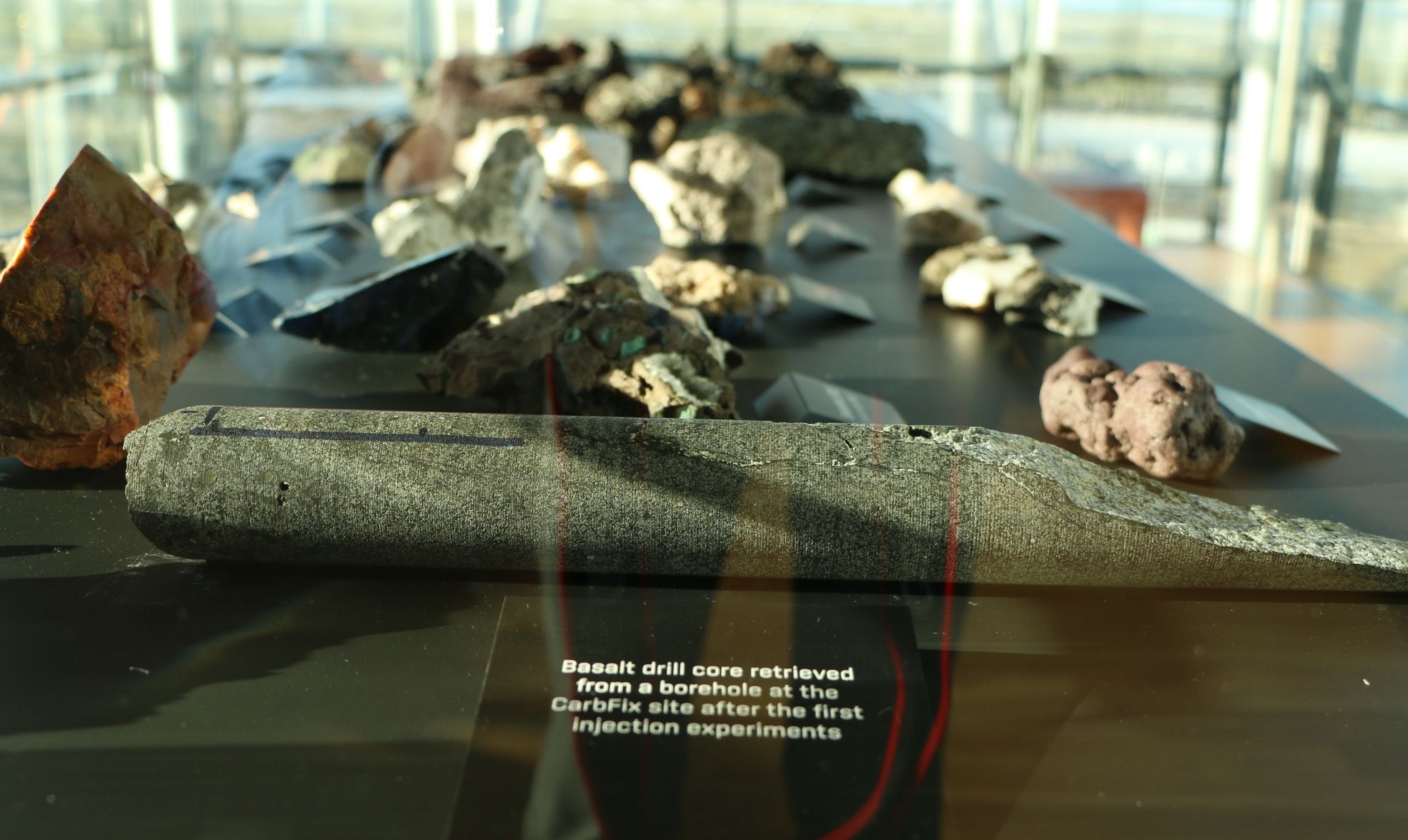 Cum transformă islandezii CO2 în rocă. Ar putea fi sfârșitul poluării globale