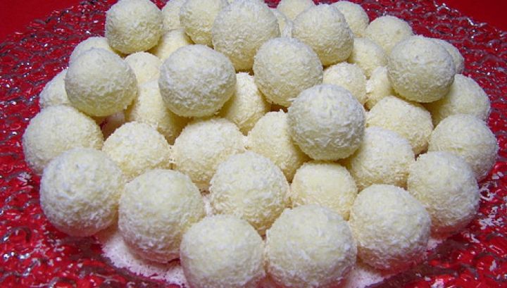 Cum să faci bomboane Raffaello în casă. O delicatesă! 