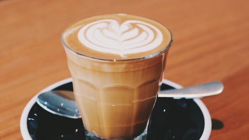 Bei cafea? Mare grijă la ce se întâmplă când renunți la acest obicei