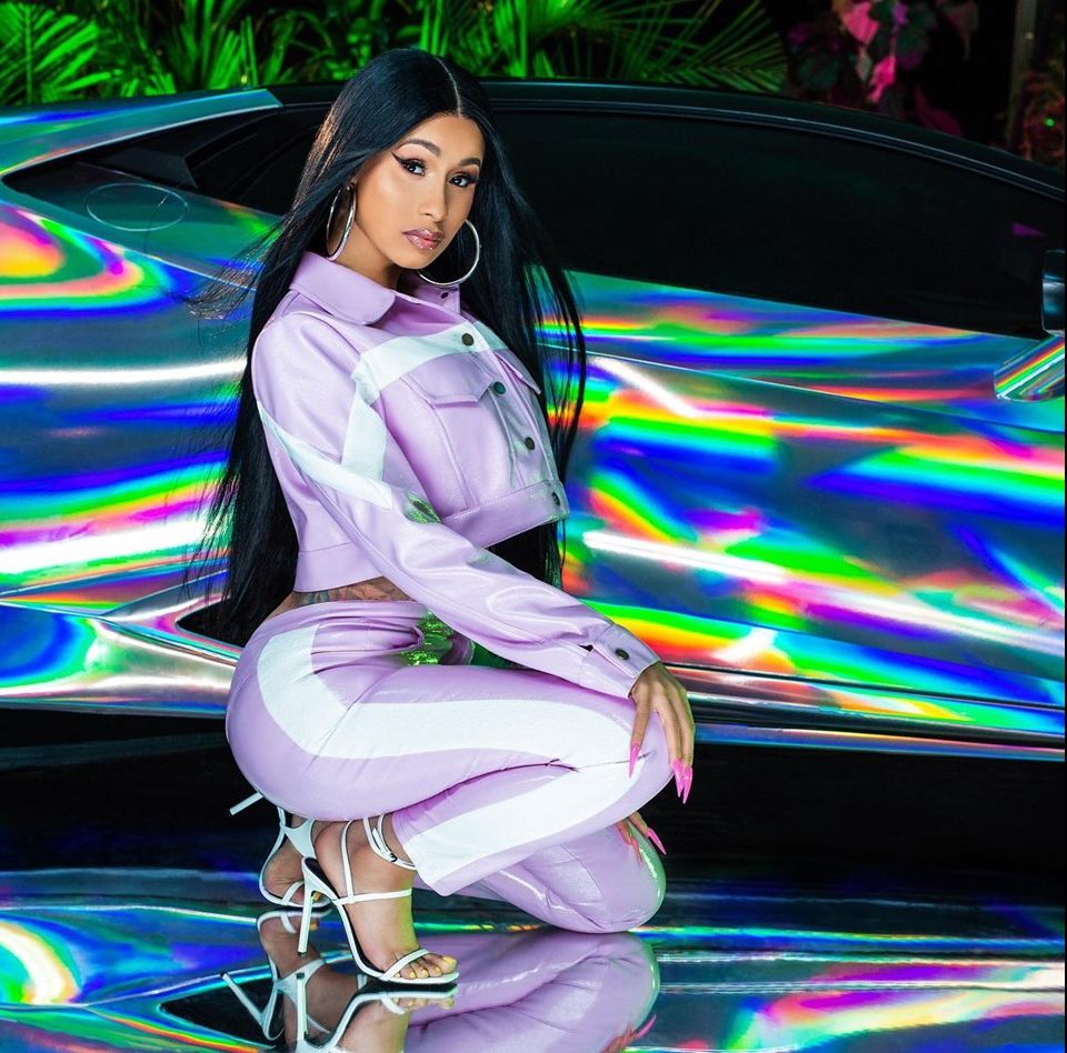 Cardi B, probleme serioase după ce şi-a mărit sânii